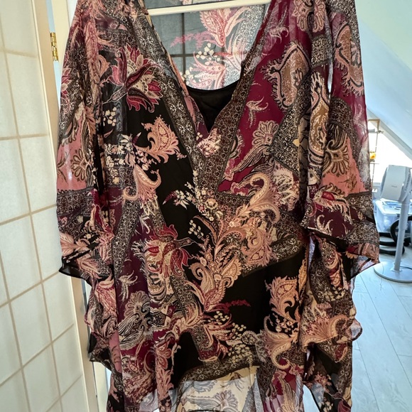 Avenue Tops - Elegant Paisley Print Women's Top